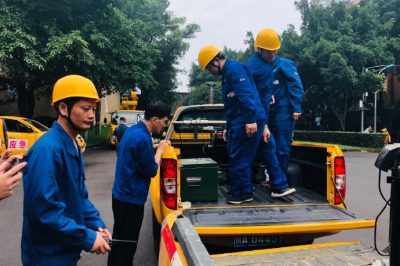 乐山供电公司电力抢险队奔赴宜宾市长宁县地震灾区