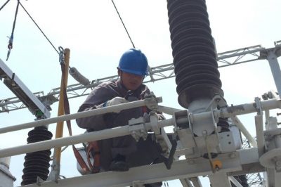 淮安供电公司组织母线设备进行集中检修和消缺