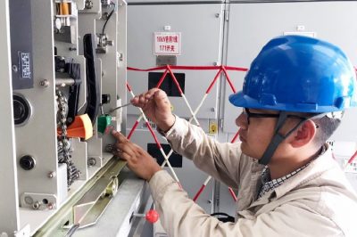 泰州供电公司220千伏母线进行开关柜修试