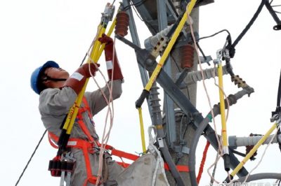 海门市电公司组织10千伏大岛线变压器增容
