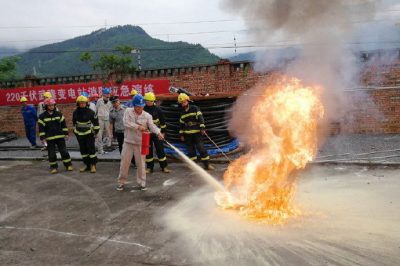 武隆供电公司开展220千伏武隆变电站消防应急演练