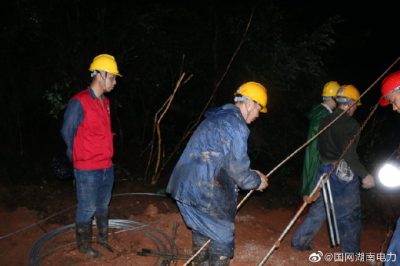 110千伏电杆倾斜，衡阳输电检修公司进行加装内角拉防倒杆措施