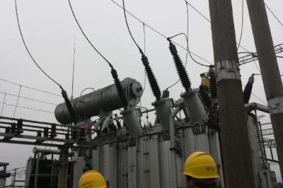 变电运维人员紧急消缺220kV平溪变电站断路器B相压力低