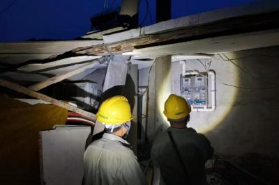 燕岭供电所对疑似窃电用户突击检查，共查获窃电3处