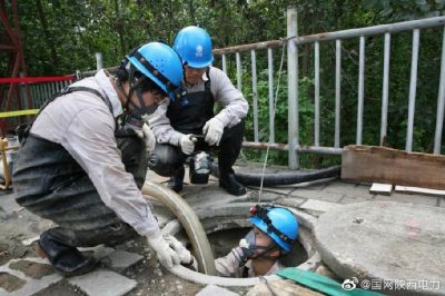 汉中供电：莲湖路东段电缆沟道排水清淤处理