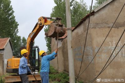 10千伏乔庄支线更换6号7号2根老旧线杆，解除用电安全隐患