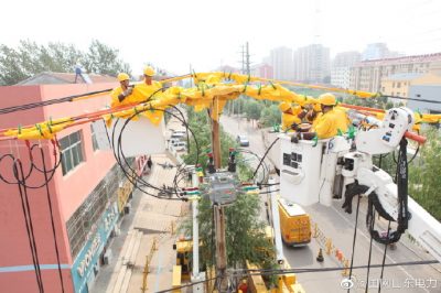 武城县完成10千伏冷库线2号杆直线杆改耐张杆并加装负荷开关带电作业