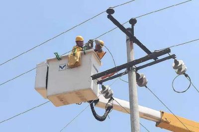 石家庄市鹿泉区供电公司完成带电接引带电检修作业