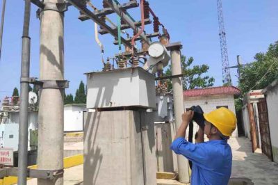 赞皇县供电公司对35千伏许亭变电站检查开关柜、实施红外测温