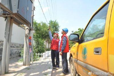 邢台县供电公司红外测温重要线路、设备，保障清凉度夏