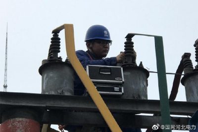 高邑县供电公司变电检修人员开展设备巡视检查