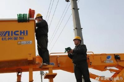 国网衡水市桃城区供电公司采用带电作业方式减少停电次数和时间