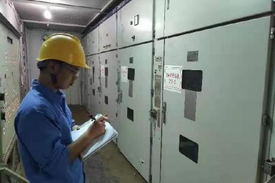 赞皇县供电公司对变电站设备进行巡视测试