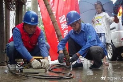 行唐县供电公司不间断开展故障抢修作业，确保居民客户正常供电