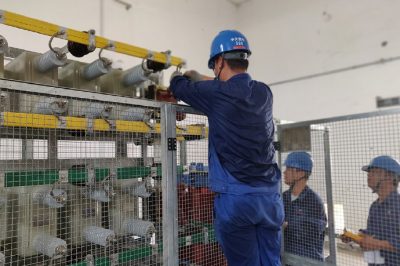 沧州供电公司对110千伏金化变电站进行施工工作