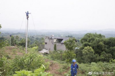 10千伏龙璧线四面山村马家湾配变台区安装拉线