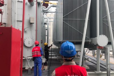 安徽检修公司对500千伏变电站主变带电水冲洗工作