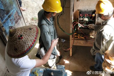 吉安供电公司为永丰县潭头当元村村民义务检修排灌配电设备