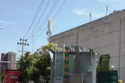 抓紧进行110千伏1号主变扩建工程设备安装及就位工作