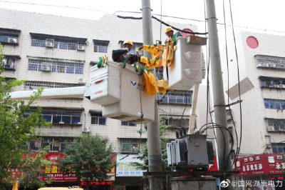 娄底老街10千伏九沿线#095杆上带负荷更换跌落保险