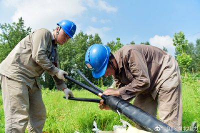 老河口市供电公司在老河口市孟楼镇杨岗村2组电力线路进行升级改造