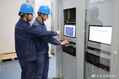 汉中供电公司利用红外测温仪 智能巡检机器人等设备开展检测
