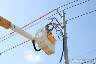 建湖县供电公司组织员工开展带电作业现场实训