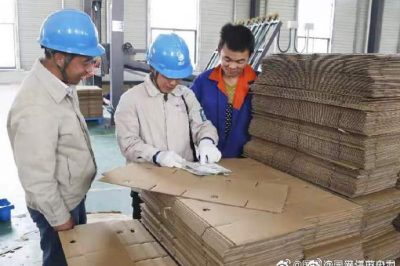灌南县供电公司检查纸板加工厂用电设备运行情况