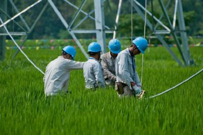 稻田里架设35千伏源怡线确保源怡生物质电厂投产后能及时发电