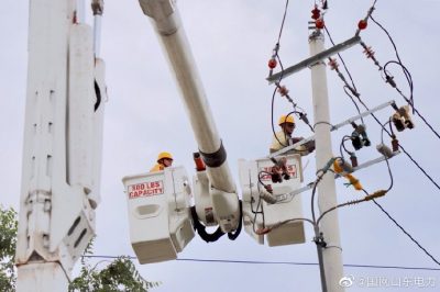 10千伏石棚乙线开展新增400千伏变压器需要的断、接支接线路引线工作