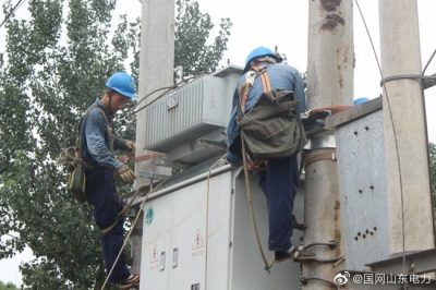 高唐县供电公司为琉寺镇潘琉村新增200千伏安变压器一台