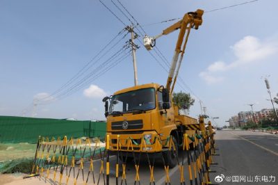 武城县供电公司10千伏老城北线带电作业更换占位器并消除过热隐患