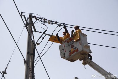 山亭区桑村镇配七台区进行变压器带电增容