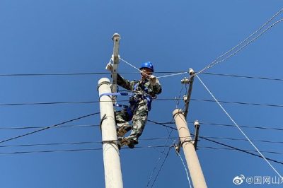 10千伏荆山线鸡场支线55-5号杆带电接火作业