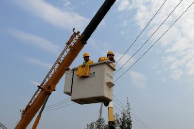 10千伏迟家线49号杆至50号杆之间带电立杆 架设一台200千伏安变压器