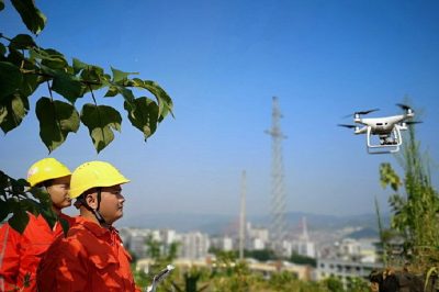 重庆丰都供电公司使用无人机对110千伏丰三东线进行巡视检查
