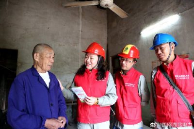 蔡甸区供电公司深入定点扶贫帮扶的永利村进行入户走访