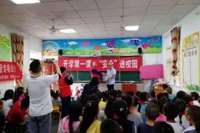 资阳供电公司在文龙小学开展安全进校园活动