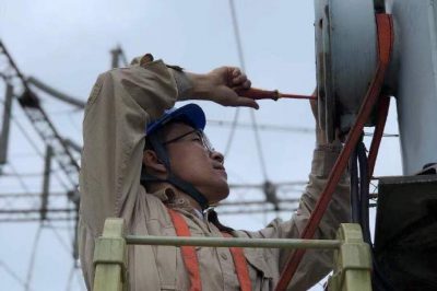 镇江供电公司开展电压互感器电容量与介质损耗试验