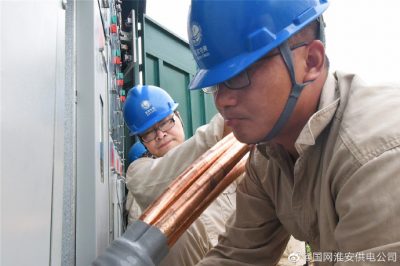 洪泽区供电公司把10千洪盛线电缆分支箱改造为环网柜