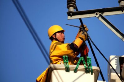 带电消除10千伏赵西线49号杆隔离刀闸发热缺陷