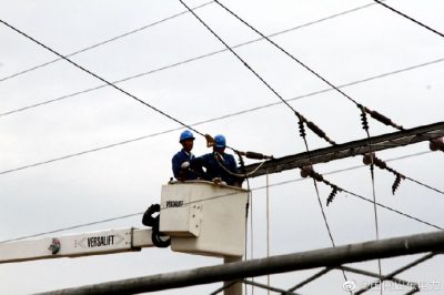 蓬莱市供电公司紧急拆除安香线及电容器出线电缆