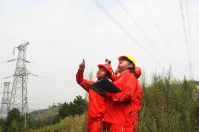 重庆丰都供电公司利用无人机巡视220千伏涪丰北线铁塔