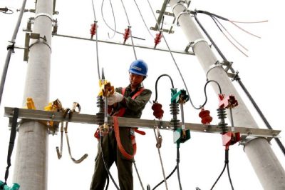 太和县供电公司更换老化电力线路和用户表 新装200千伏安配变