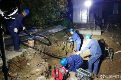 汉中中学箱变电缆被施工机械挖断紧急抢修