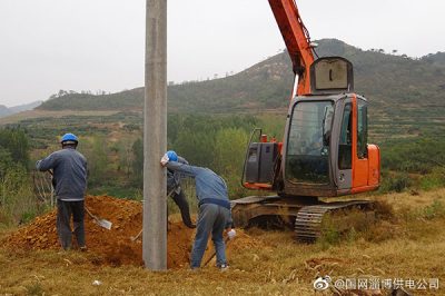 大张庄镇沟窝台区进行电网改造施工