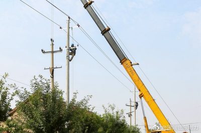 长山镇10千伏槐甘线开展改造施工