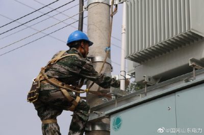 临沂供电公司对东张岭村新上400千伏安变压器一台