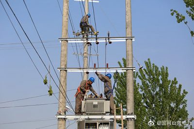 大王庄村改造配农网线路 安装变压器