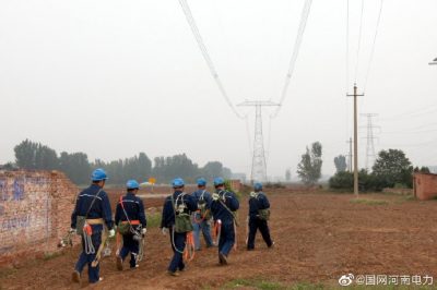 武陟县供电公司对10千伏三阳南线进行检修